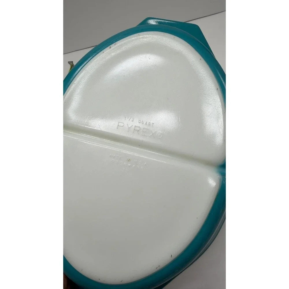 Vintage Pyrex Horizon Blue 1.5 Quart Divided Oval Casserole Dish 063 Teal Blue